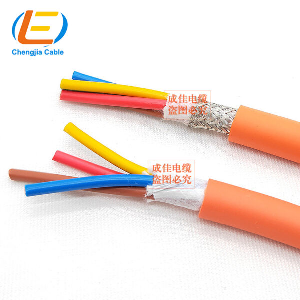 Servo motor and feedback cables (5 milion cycle time for drag chain)